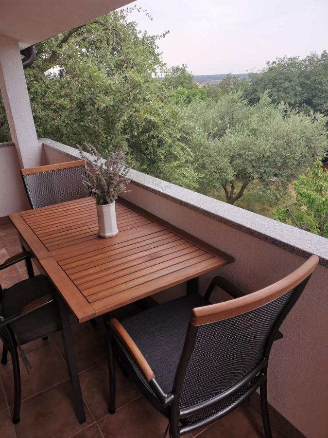 Apartment Zita With 1 Bedroom In Relaxing Surroundings Near Umag Eksteriør billede