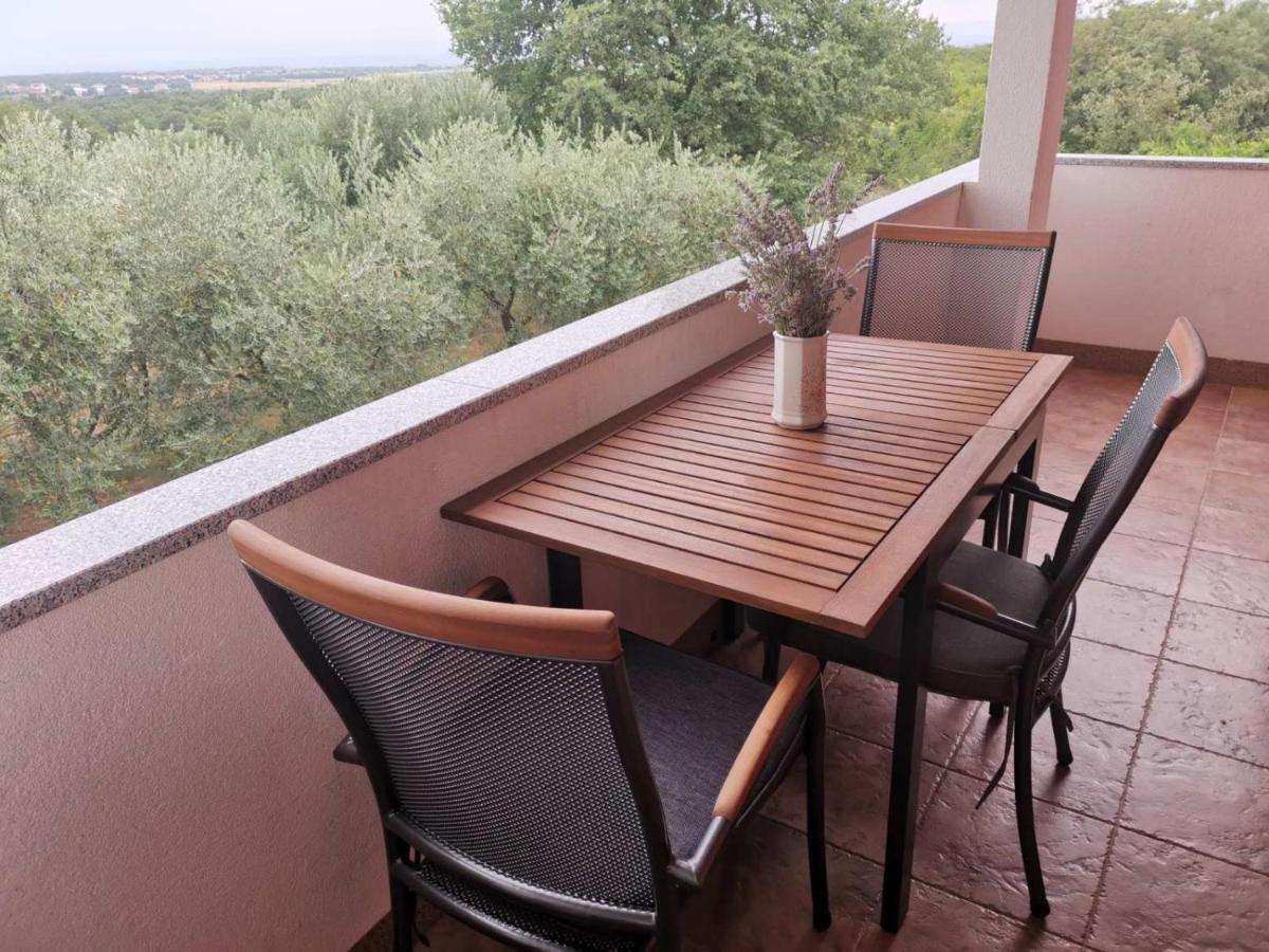 Apartment Zita With 1 Bedroom In Relaxing Surroundings Near Umag Eksteriør billede